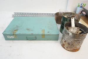lot 128 image: metal organizer tray ,screws,soldering wire