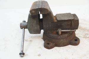 lot 242 image: bench vice