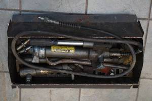 lot 248 image: hydraulic ram kit