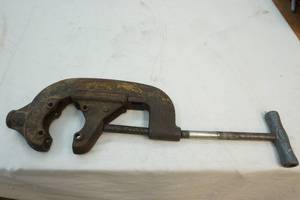lot 291 image: large clamp