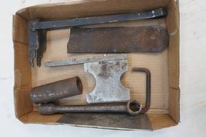lot 351 image: metal items