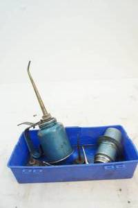 lot 372 image: oil cans