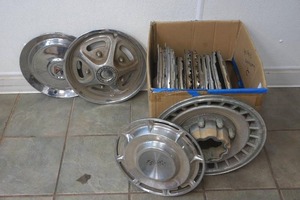 lot 403 image: Hub caps