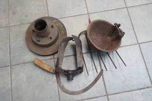 lot 410 image: barn tools