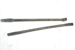 lot 421 image: tire irons