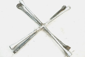 lot 422 image: t-handle tire irons