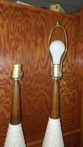 lot 4 image: Vintage Lamps (3).