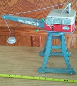 lot 26 image: Bandai B & C Toys. Magnetic Crane.