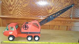 lot 27 image: Tonka Crane.