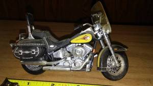lot 48 image: Maisto. Harley Davidson.