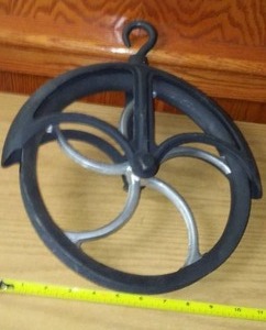lot 68 image: Mounted Pulley Wheel, 11-Inch Diameter