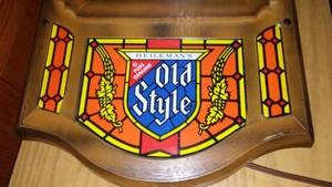 lot 102 image: Old Style Beer Sign. Lighted. Works.
