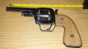 lot 137 image: Nonfunctioning Handgun, Custom Made.