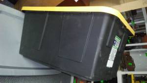 lot 150 image: Greenmade Storage Tote- Sturdy- 27 Gallon Like New, With Cover.