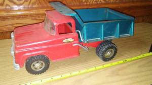 lot 257 image: Vintage Tonka Dump truck.