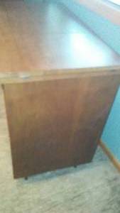 lot 132G image: Sewing stand. Great condition.