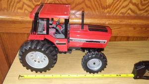 lot 734 image: International 5288 Tractor