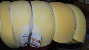 lot 738 image: Queen Mattress Topper Serta