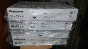 lot 758 image: Honeywell Furnace Filters (4) 20 x 25 x 4.