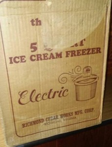 lot 763 image: 5 Qt. Electric Ice Cream Machine.