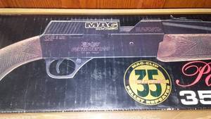lot 773 image: Daisy 35 Shot Repeater Pellet Gun in Box