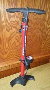 lot 782 image: Schwinn Hand Pump with Gauge.