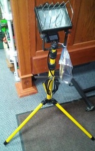 lot 783 image: 500 Watt Pedestal Work light.
