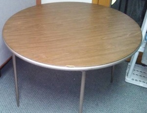lot 794 image: 40 in. Round Card Table. Samsonite