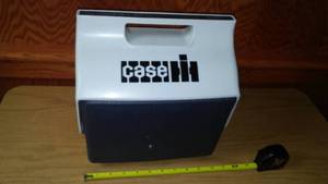 lot 798 image: Lunchmate Cooler Case IH By Igloo.