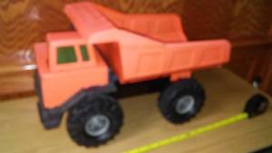 lot 805 image: Tonka Orange Dump Truck  Circa 1973