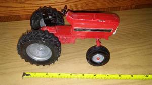 lot 810 image: ERTL International Tractor  Steering.