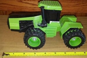 lot 820 image: Steiger Panther CP-1400 Scale Model Tractor. Rare