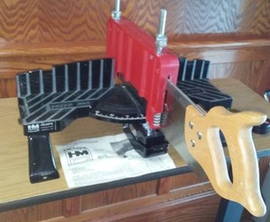 lot 822 image: Hempe Mitre Box and Saw