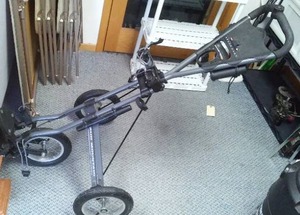 lot 823 image: Sun Mountain 3 Wheeled Golf Bag Cart.