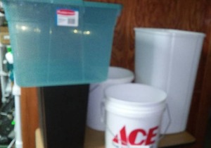 lot 835 image: Rubbermaid Tote, Buckets and Garbage Bins (2)