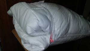 lot 837 image: King Size Plush Mattress Pad.