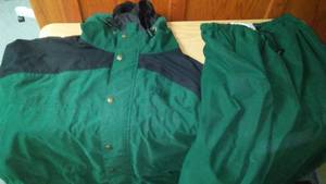 lot 839 image: Bison Green Scheels Mens XL 2 Piece Rain Set.
