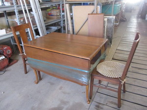 Kitchen Table with 3 Leaves and 2 Chairs