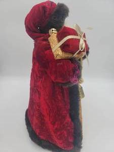 lot 17 image: CHRISTMAS SANTAS