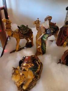 lot 31 image: 21 PEICE NATIVITY SCENE