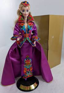 lot 12 image: 3 Dressy Barbies, Boxes Porcelain Royal Splendor & COA  Wedding Day  Opening Night