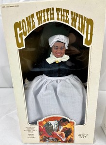 lot 73 image: World Dolls Gone With the Wind - Mammy & Rhett