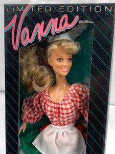 lot 41 image: Three Limited Edition Vanna White Dolls - Original Packaging