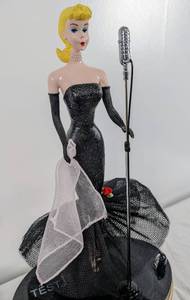 lot 22 image: Barbie Phone Amazing 1995 Mattel Solo in the Spotlight Push-Button Novelty