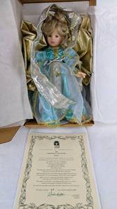 lot 16 image: 3 Pittsburgh OriginalsRobin Woods Dolls - Halle  Little Bo Peep  Kathy - Boxes & COAs