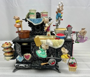 lot 91 image: Enesco Small World of Music Home on The Range Illuminated Action Music Box