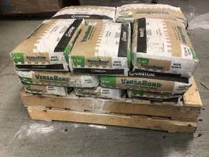 Pallet of VersaBond 50 lb. White Fortified Thinset Mortar by Custom Building Products Customer Returns See Pictures