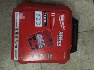 lot 34 image: Milwaukee Hole Dozer General Purpose Bi-Metal Hole Saw Set (13-Piece)