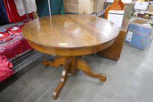 Vintage 41 diameter solid wood round table with 2 additional leaves, each 7-34
