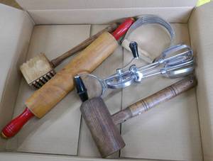 Box of vintage kitchen items, rolling pin, meat tenderizer, mixer